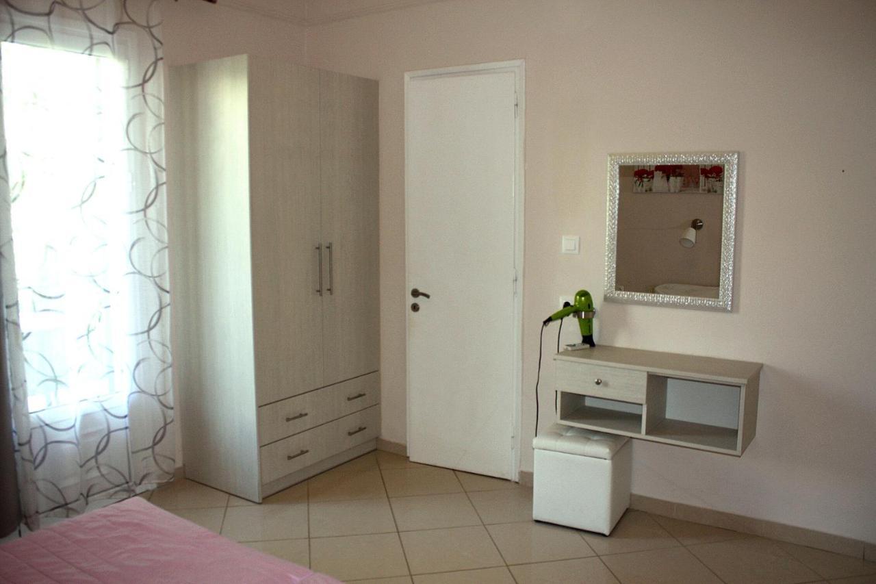 Dolphin Apartments Палеокастрица Екстериор снимка