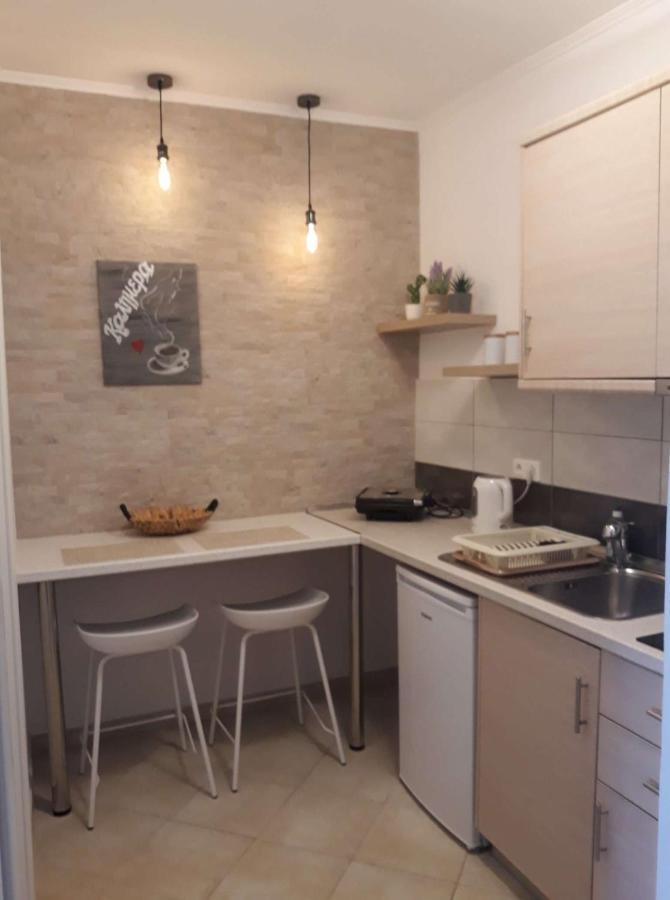 Dolphin Apartments Палеокастрица Екстериор снимка