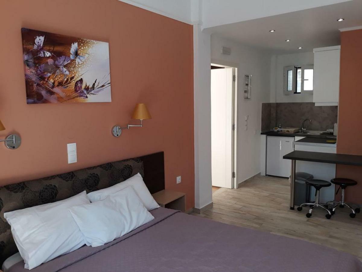 Dolphin Apartments Палеокастрица Екстериор снимка