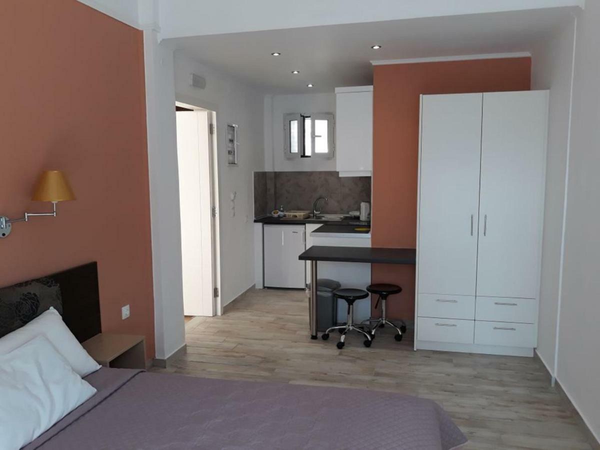 Dolphin Apartments Палеокастрица Екстериор снимка